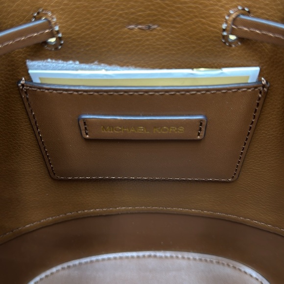 Michael Kors Reed Medium Belted Bucket Messenger Crossbody Handbag Vanilla MK - Picture 12 of 15